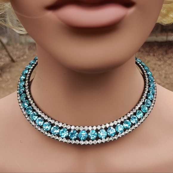 ⭐ 😇 Betsey Johnson Retired Blue Rhinestone Color Necklace - Picture 13 of 13